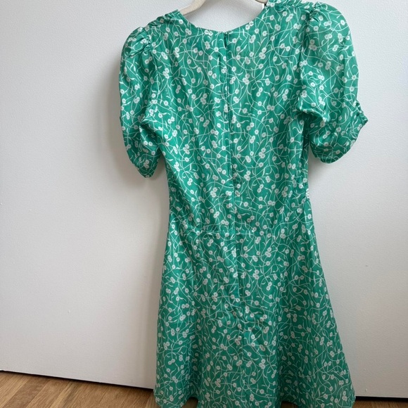 Realisation Par Ozzie Silk V Short Sleeve Mini Tea Dress White Floral Ivy Green - Picture 9 of 16